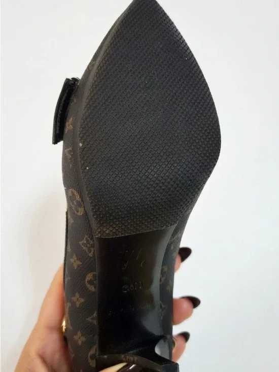 Louis Vuitton Brown
Mini Lin Signature Monogram Pumps - Picture 3 of 5